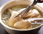独楽　食卓の名脇役 コラーゲンたっぷりのタッカンマリ 鍋料理セット 韓国の水炊き 九州ブランド鶏 丸鶏 1羽 下処理済み 約2.3kg 4人前～6人前 特製鶏だし カルグス 自家製タデギ付き