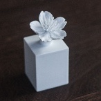 桜一輪・アートオーナメント(白磁)