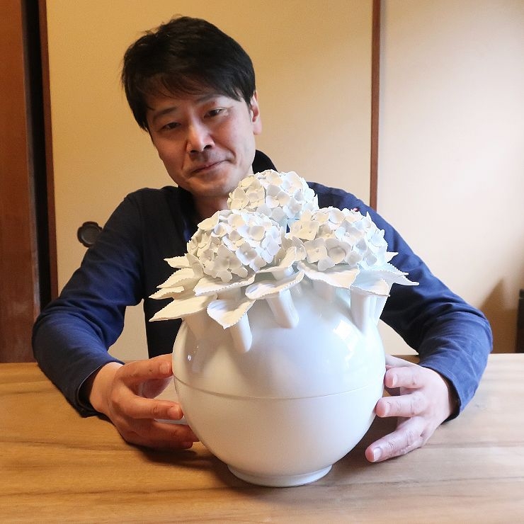 お骨壷【あじさい・大・白】磁器彫刻作家・英一郎作品