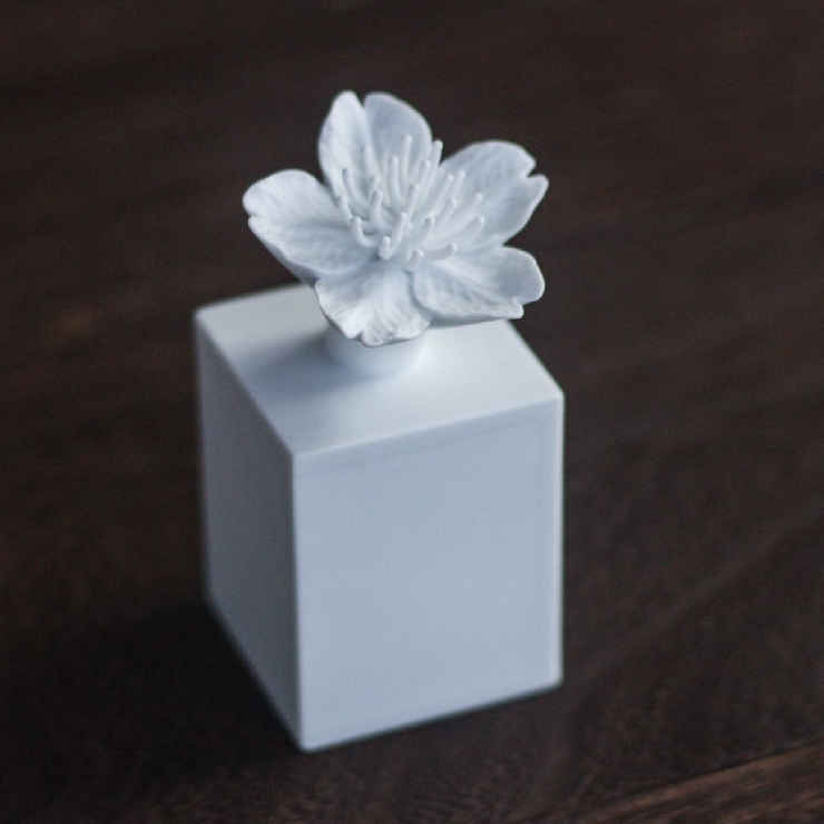 桜一輪・アートオーナメント(白磁)