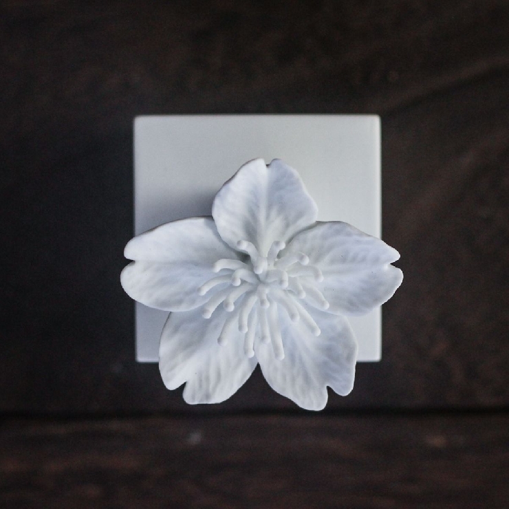 桜一輪・アートオーナメント(白磁)