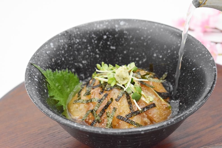 天然真鯛の鯛茶漬け〈4食入〉　　　　　　※好評により在庫品薄のため、5月より順に発送。着日指定不可。